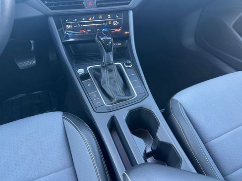 Used 2025 Volkswagen Jetta SE image 40