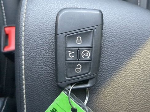 Used 2022 Volkswagen Taos SE image 25