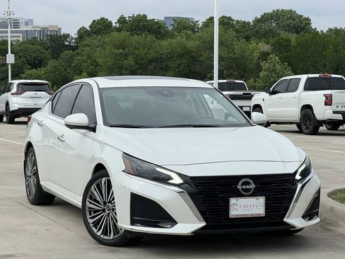 Used 2024 Nissan Altima 2.5 SL FWD image 2