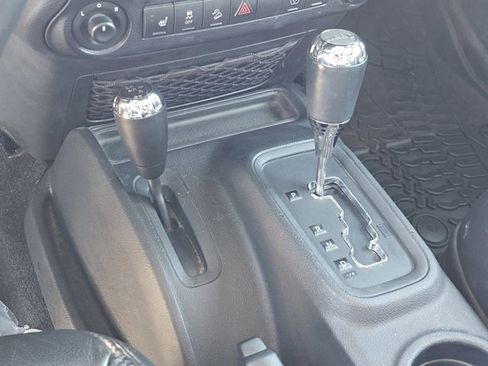 Used 2016 Jeep Wrangler Unlimited Sahara image 19