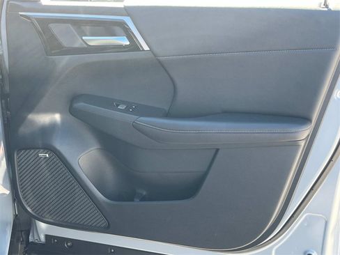 New 2025 Mitsubishi Outlander SE image 17