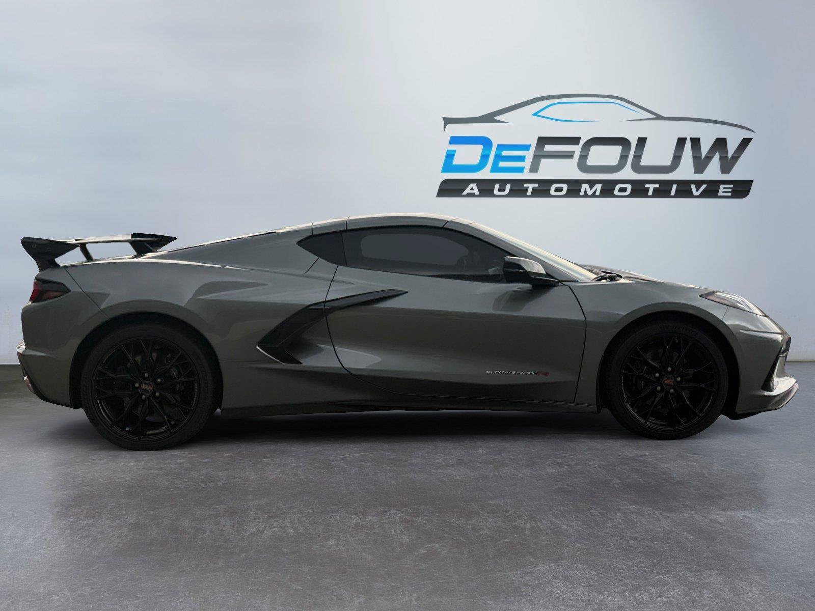 Used 2024 Chevrolet Corvette Stingray Coupe RWD image 2
