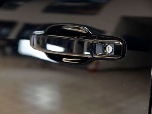 Used 2020 Chevrolet Colorado Z71 w/ Z71 Midnight Edition image 13