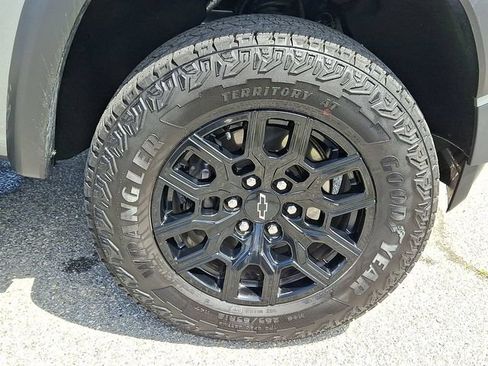 Certified 2024 Chevrolet Colorado Trail Boss w/ Safety Package AWD/4WD image 8