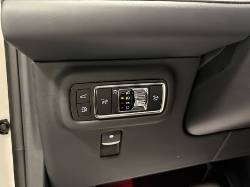 Used 2025 Lincoln Nautilus Premier w/ Jet Appearance Package AWD/4WD image 17