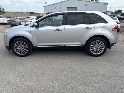 Used 2013 Lincoln MKX AWD image 2