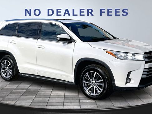 Used 2017 Toyota Highlander XLE image 3