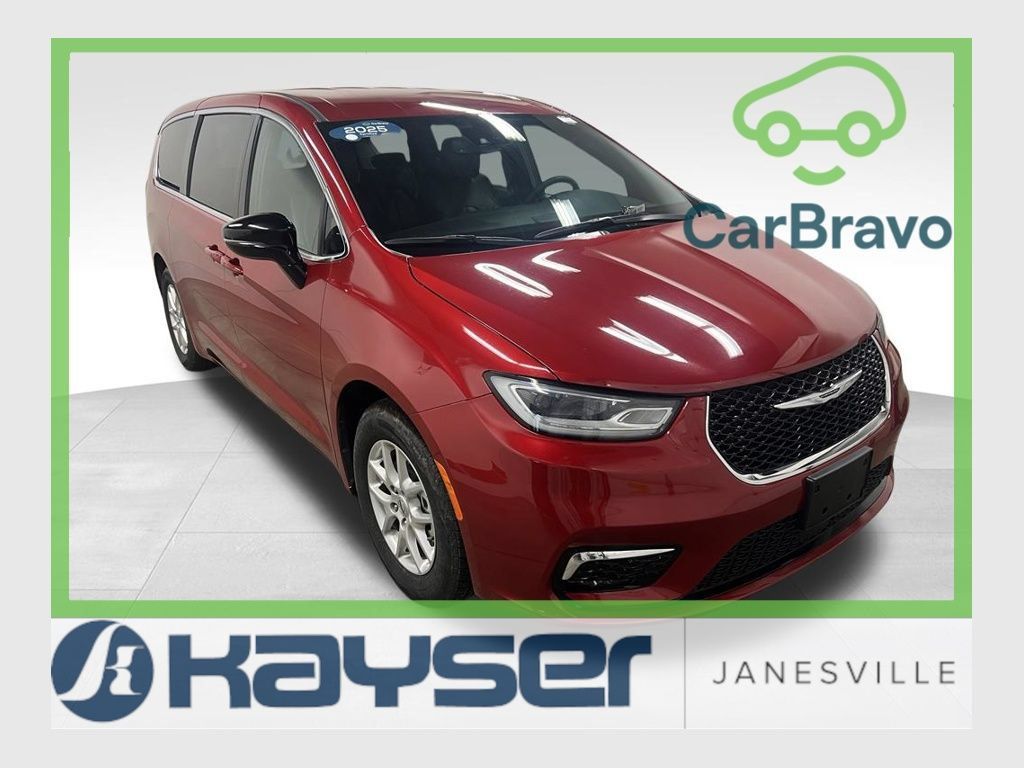 Used 2025 Chrysler Pacifica Select FWD image 1