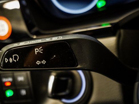 Used 2023 Porsche Cayenne Platinum Edition image 35