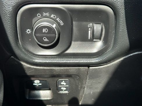 Used 2021 RAM 1500 Big Horn image 32