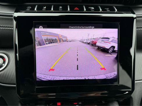Used 2025 Jeep Grand Cherokee Altitude AWD/4WD image 17