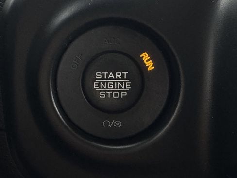 Used 2022 Jeep Wrangler Unlimited Sahara AWD/4WD image 20