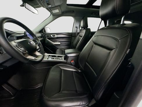 Used 2023 Ford Explorer XLT w/ Equipment Group 202A image 12