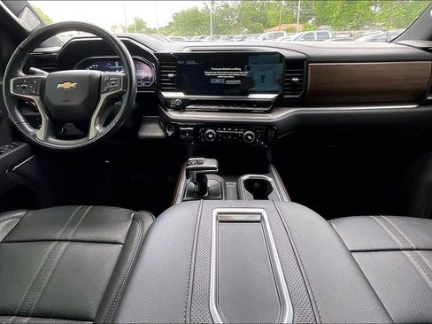 Used 2022 Chevrolet Silverado 1500 High Country w/ Technology Package AWD/4WD image 21