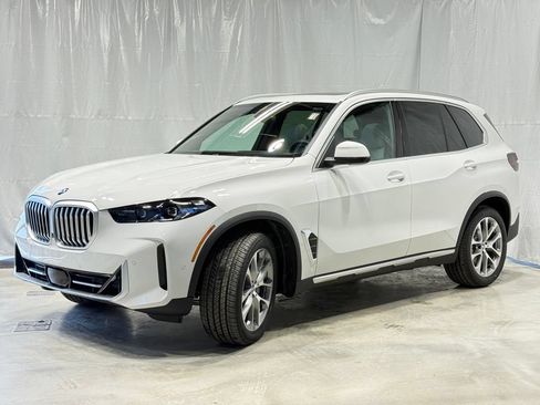Used 2026 BMW X5 xDrive40i w/ Premium Package AWD/4WD image 3