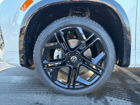 New 2026 Volkswagen Tiguan SE R-Line image 9