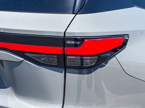 New 2026 Lexus TX 500h AWD image 8