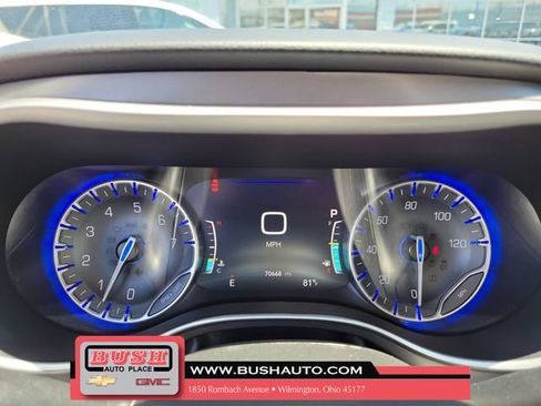 Used 2023 Chrysler Pacifica Touring-L FWD image 23