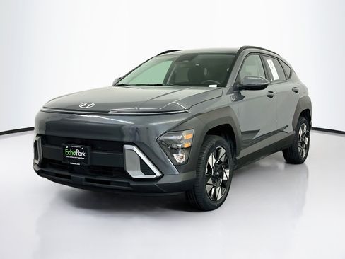 Used 2025 Hyundai Kona SEL AWD/4WD image 3