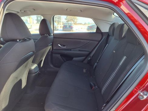 Used 2022 Hyundai Elantra SEL image 16