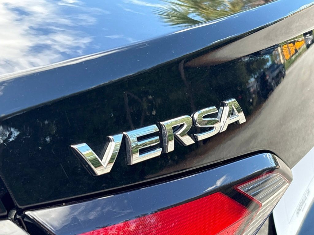 Used 2025 Nissan Versa SV FWD image 10