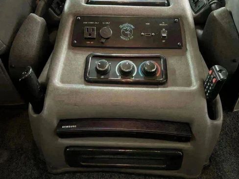 Used 2017 Chevrolet Express 2500 image 37