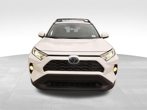 Used 2020 Toyota RAV4 XLE w/ XLE Grade Weather Package AWD/4WD image 3