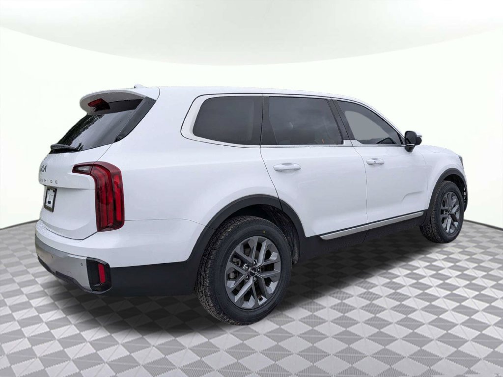 Used 2024 Kia Telluride LX FWD image 3