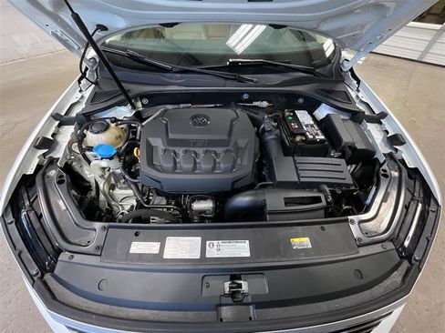 Used 2018 Volkswagen Passat 2.0T SE FWD image 30