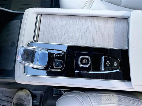 New 2027 Volvo XC90 B6 Plus AWD/4WD image 10