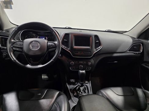 Used 2019 Jeep Cherokee Latitude Plus image 11