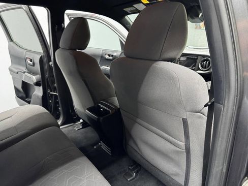 Used 2018 Toyota Tacoma TRD Sport AWD/4WD image 44