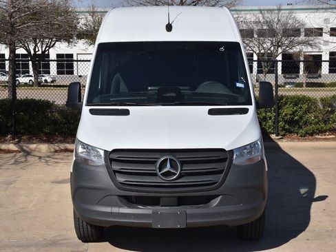 Used 2025 Mercedes-Benz Sprinter 2500 image 3