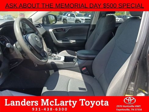 Used 2022 Toyota RAV4 LE AWD/4WD image 15