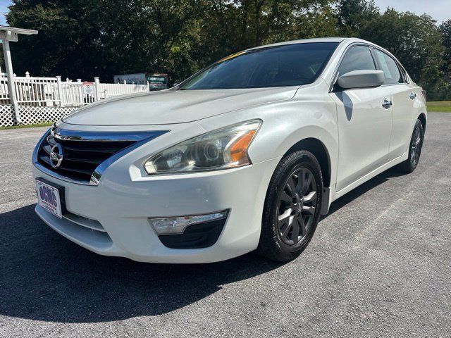 Used 2015 Nissan Altima 2.5 S w/ Sport Value Package FWD image 3