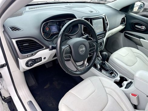 Used 2020 Jeep Cherokee Limited image 10