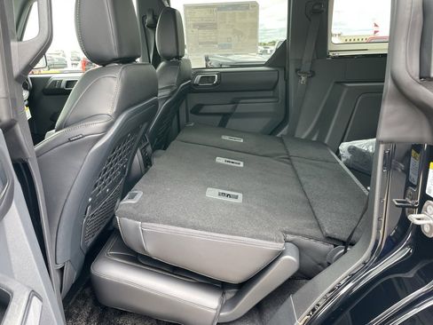 New 2025 Ford Bronco Badlands image 59
