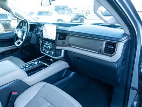 Used 2024 Ford Expedition Limited image 39
