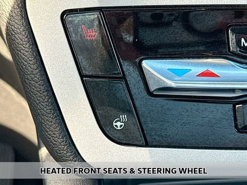 Used 2022 Ford Explorer XLT w/ Equipment Group 202A image 5