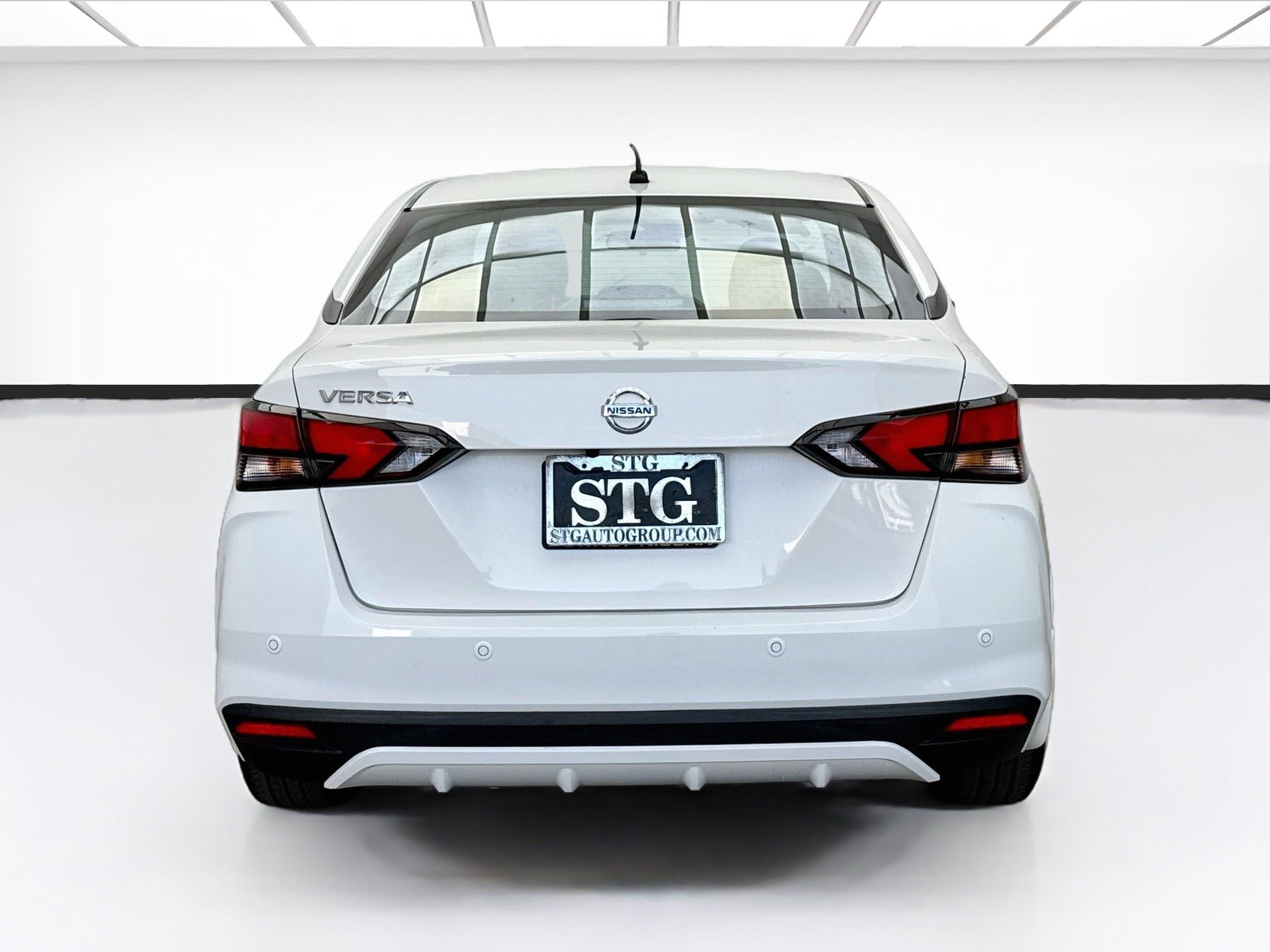 Used 2021 Nissan Versa S FWD image 5