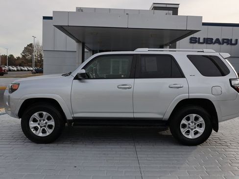 Used 2016 Toyota 4Runner SR5 image 2