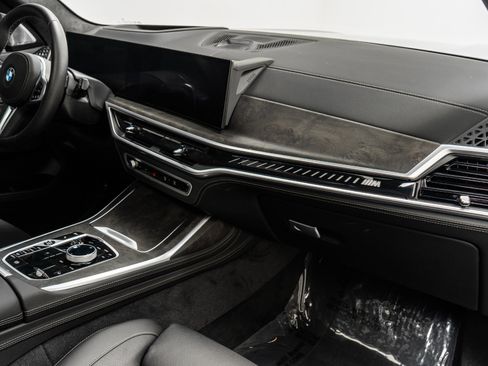 Used 2025 BMW X7 M60i image 14