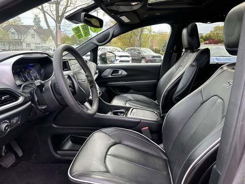 Used 2025 Chrysler Pacifica Limited FWD image 10