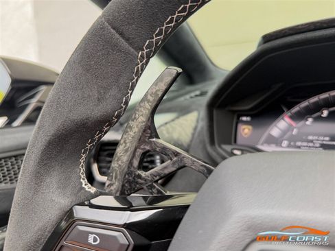 Used 2019 Lamborghini Huracan Performante AWD/4WD image 28
