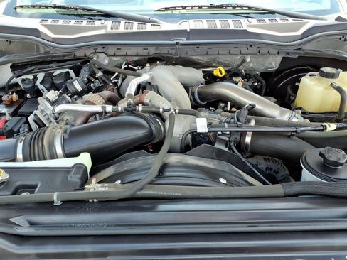 Used 2022 Ford F250 XL w/ Power Equipment Group AWD/4WD image 9