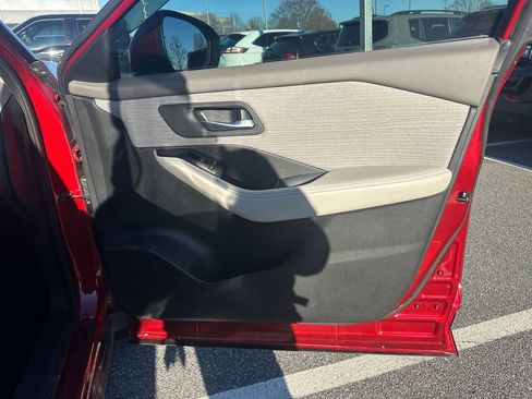 Used 2022 Nissan Rogue SV image 14