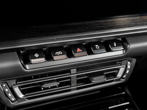 Used 2024 Porsche 911 Carrera GTS w/ Premium Package image 34