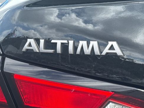 Used 2023 Nissan Altima 2.5 SV FWD image 9