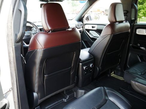 Used 2024 Ford Explorer Platinum w/ Technology Package AWD/4WD image 16