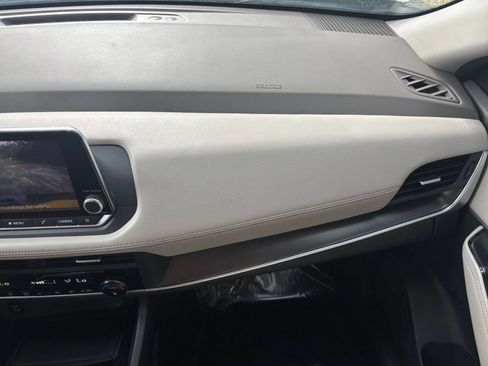 Used 2025 Nissan Rogue SV AWD/4WD image 37
